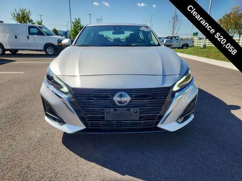 Used 2024 Nissan Altima 2.5 SV w/ SV Premium Package image 3