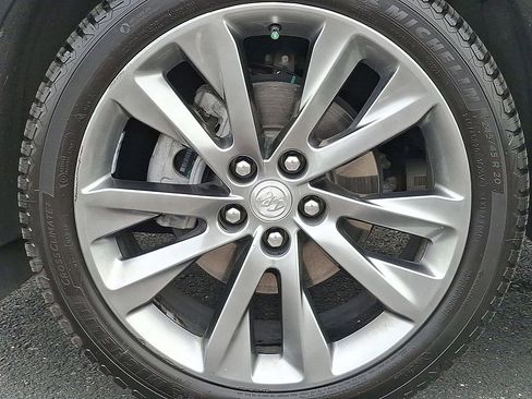 Used 2021 Buick Envision Avenir w/ Technology Package II image 9