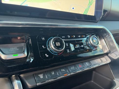 Used 2024 GMC Sierra 3500 Denali Ultimate AWD/4WD image 19