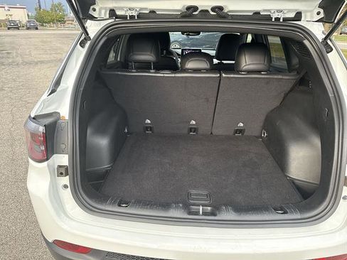 Used 2023 Jeep Compass Latitude image 19