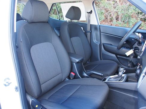 Used 2025 Hyundai Venue SE image 11