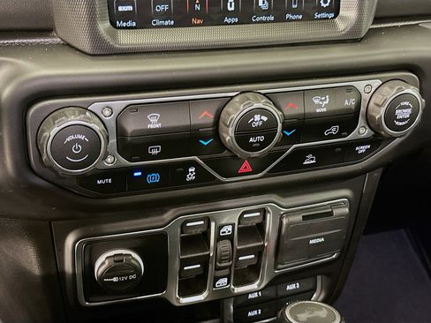 Used 2022 Jeep Wrangler Sahara image 24