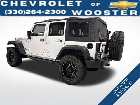 Used 2012 Jeep Wrangler Unlimited Rubicon w/ Max Tow Pkg image 4
