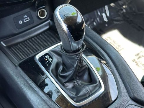 Used 2018 Nissan Rogue SV FWD image 8