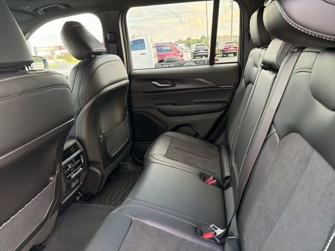 New 2025 Jeep Grand Cherokee Altitude image 23