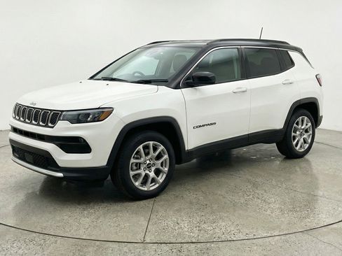 Used 2025 Jeep Compass Limited AWD/4WD image 3