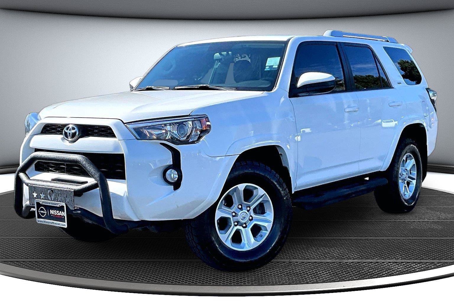 Used 2018 Toyota 4Runner SR5 AWD/4WD image 4