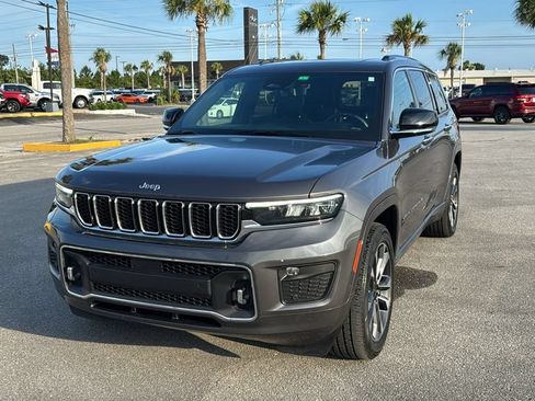 Used 2022 Jeep Grand Cherokee L Overland w/ Luxury Tech Group IV AWD/4WD image 2