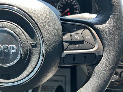Certified 2022 Jeep Renegade Latitude w/ Convenience Group AWD/4WD image 20