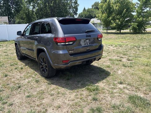 Used 2019 Jeep Grand Cherokee Altitude AWD/4WD image 7