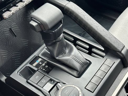 Certified 2025 Toyota Tacoma SR5 AWD/4WD image 20