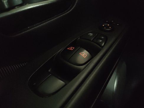 Used 2020 Nissan Kicks S FWD image 27