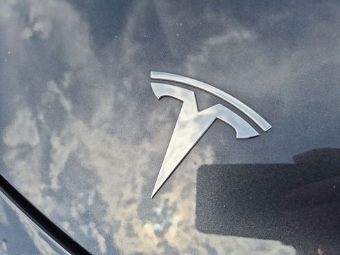 Used 2024 Tesla Model Y Long Range AWD/4WD image 24