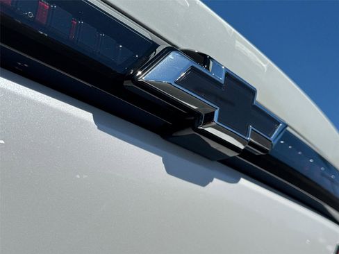 Used 2025 Chevrolet Equinox EV RS image 17