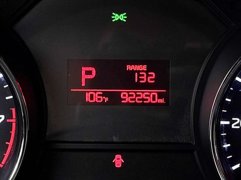 Used 2017 Kia Sedona LX FWD image 28