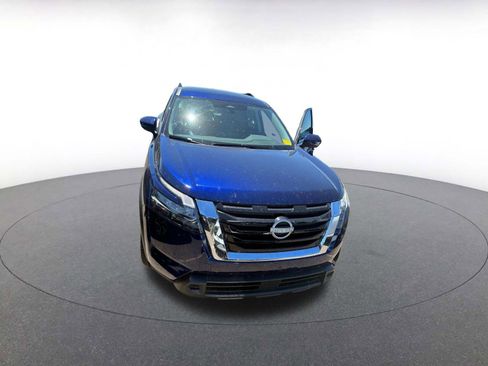 Used 2025 Nissan Pathfinder SV image 4