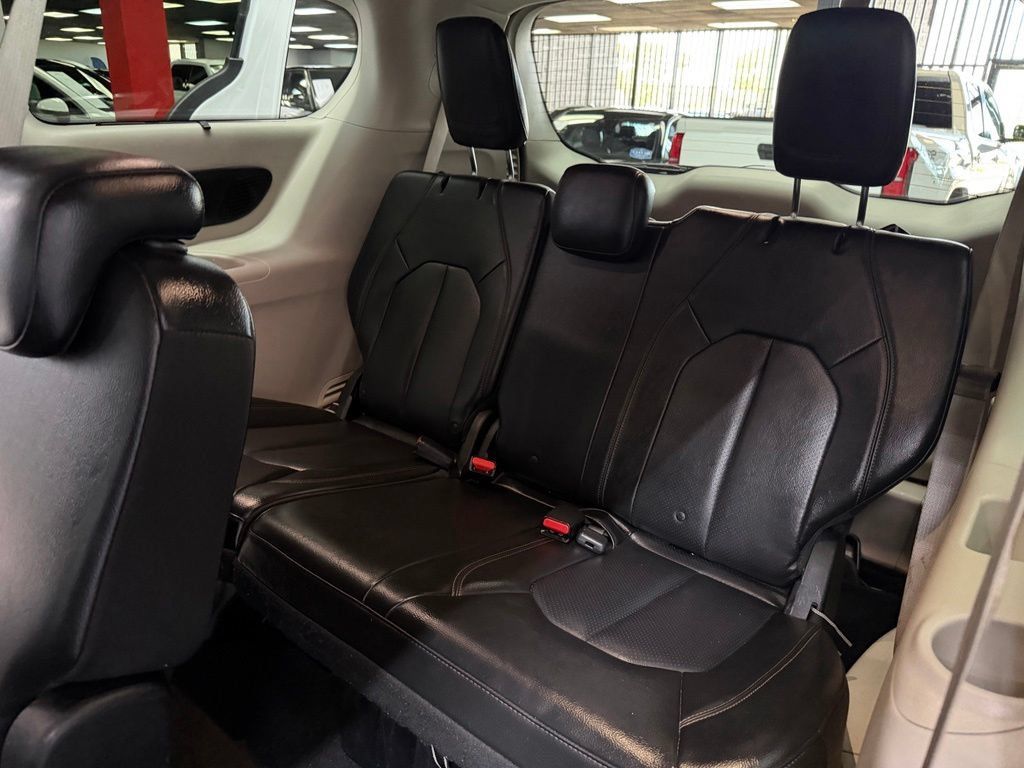 Used 2018 Chrysler Pacifica Touring-L Plus w/ Advanced Safetytec Group FWD image 40