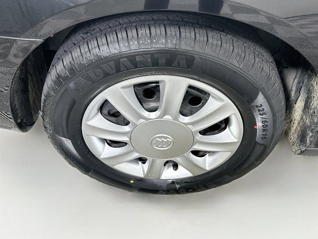 Used 2005 Buick LaCrosse CX w/ Silver Convenience Package FWD image 23