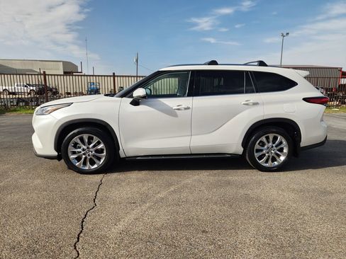 Used 2020 Toyota Highlander Limited image 4