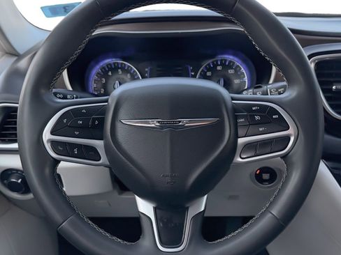 Used 2023 Chrysler Voyager LX image 18