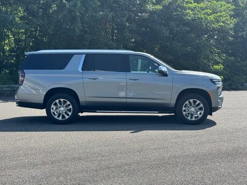 New 2026 Chevrolet Suburban Premier AWD/4WD image 9