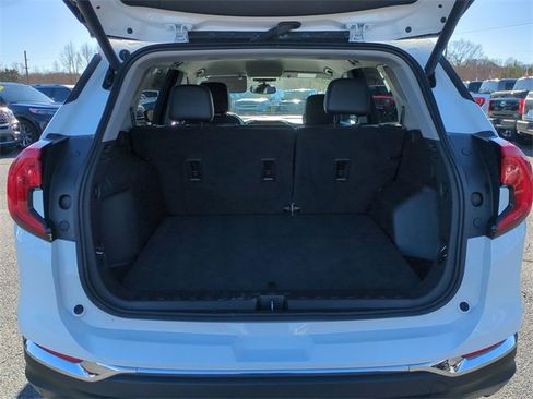 Used 2024 GMC Terrain SLT image 23