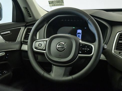 Certified 2025 Volvo XC90 B5 Core w/ Protection Package Premier AWD/4WD image 13