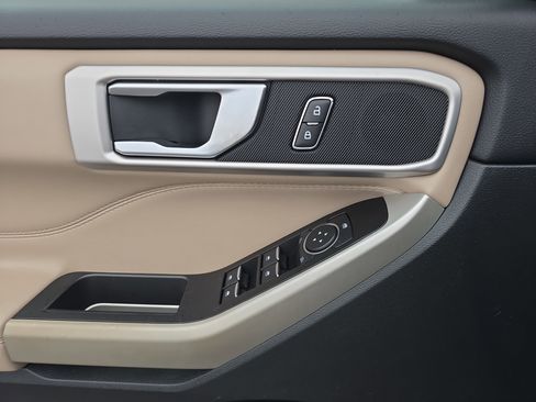 Used 2021 Ford Explorer XLT w/ Equipment Group 202A image 30