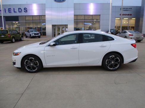 Used 2024 Chevrolet Malibu LT image 3