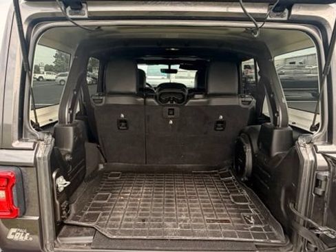 Used 2018 Jeep Wrangler Unlimited Sahara AWD/4WD image 13