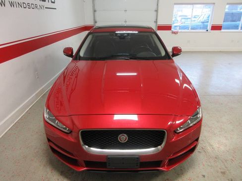 Used 2017 Jaguar XE Premium image 9