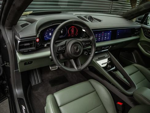 Certified 2025 Porsche Macan Turbo Electric AWD/4WD image 4