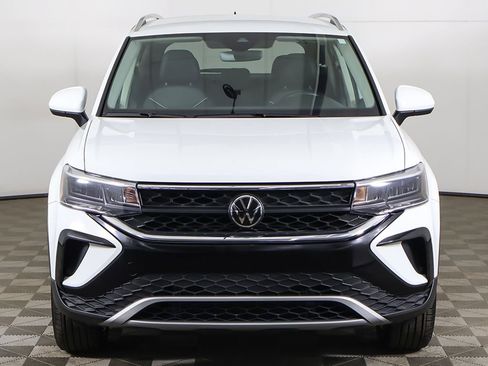 Used 2024 Volkswagen Taos SE AWD/4WD image 12