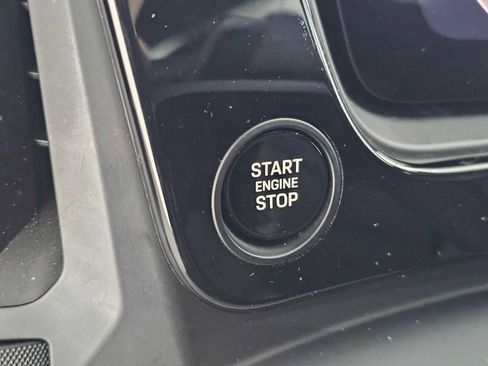 Used 2025 Porsche Cayenne image 29