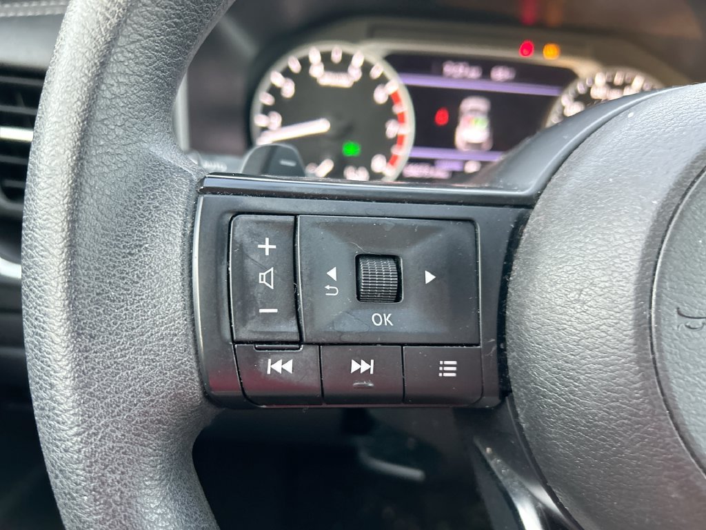 Used 2023 Nissan Rogue S FWD image 15