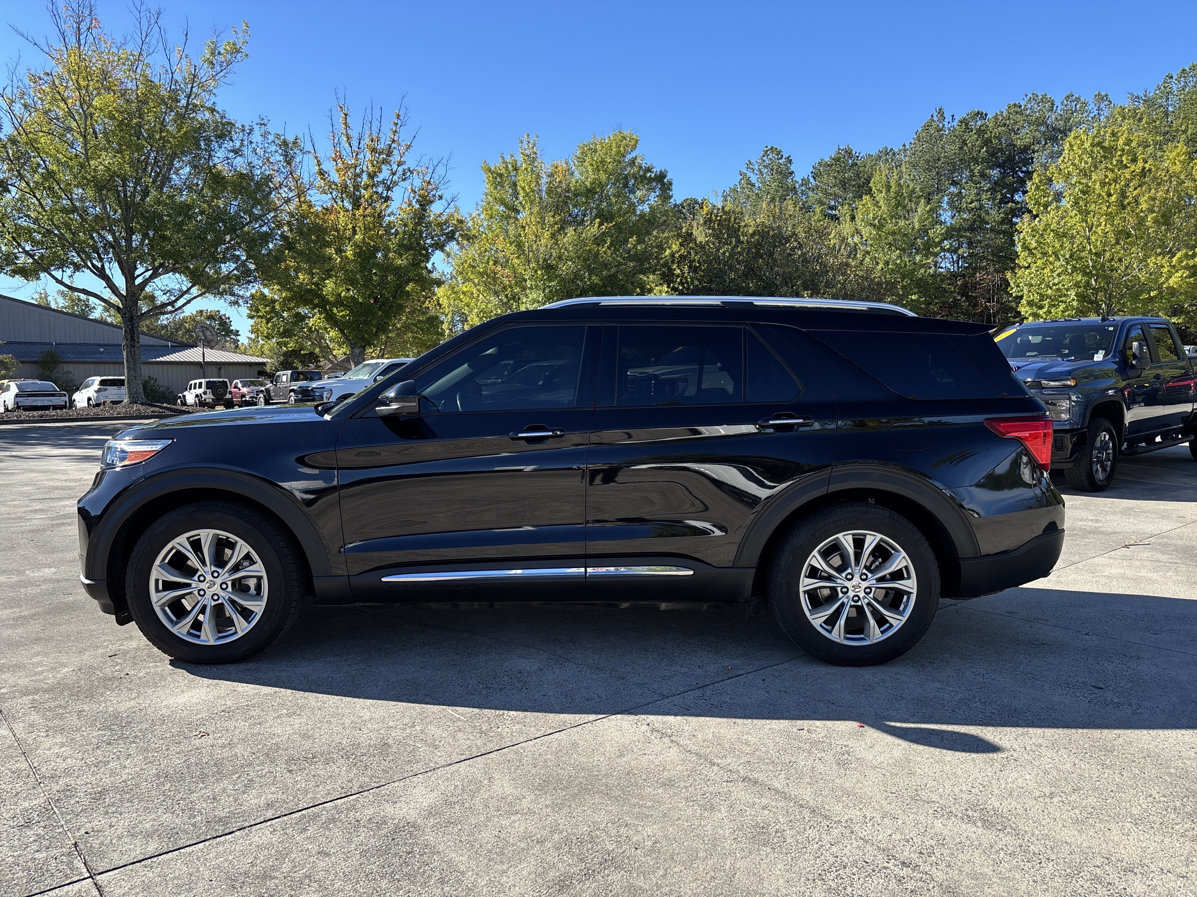 Used 2020 Ford Explorer Limited RWD image 4
