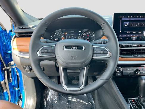 Certified 2025 Jeep Compass Limited AWD/4WD image 11