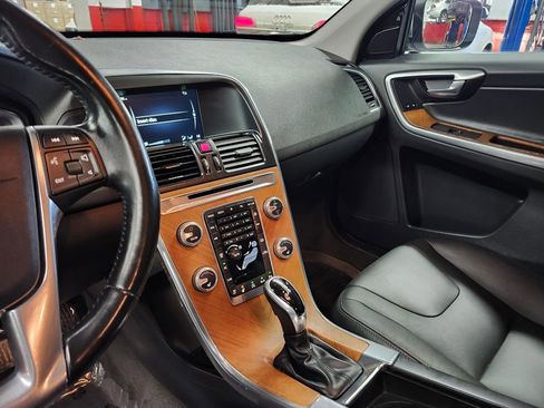 Used 2017 Volvo XC60 T5 Inscription w/ Preferred Option Package image 9