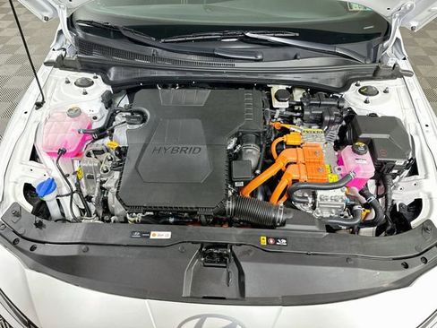 Used 2025 Hyundai Elantra SEL FWD image 33