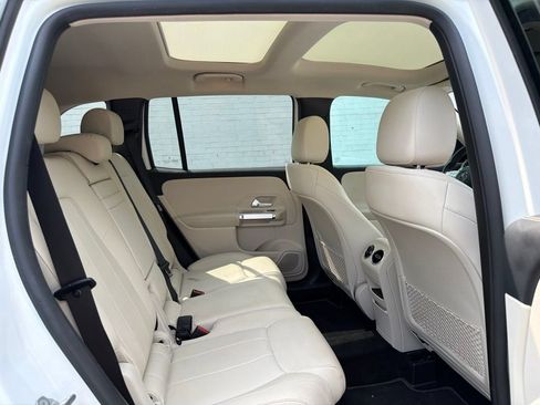 Used 2022 Mercedes-Benz GLB 250 w/ Premium Package image 9