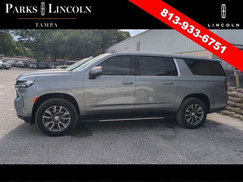 Used 2024 Chevrolet Suburban LT w/ Luxury Package image 6