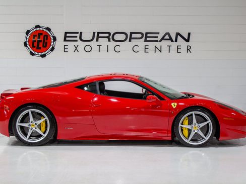 Used 2014 Ferrari 458 Italia Coupe RWD image 3