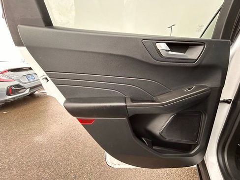 Used 2021 Ford Escape SE w/ SE Sport Appearance Package image 39