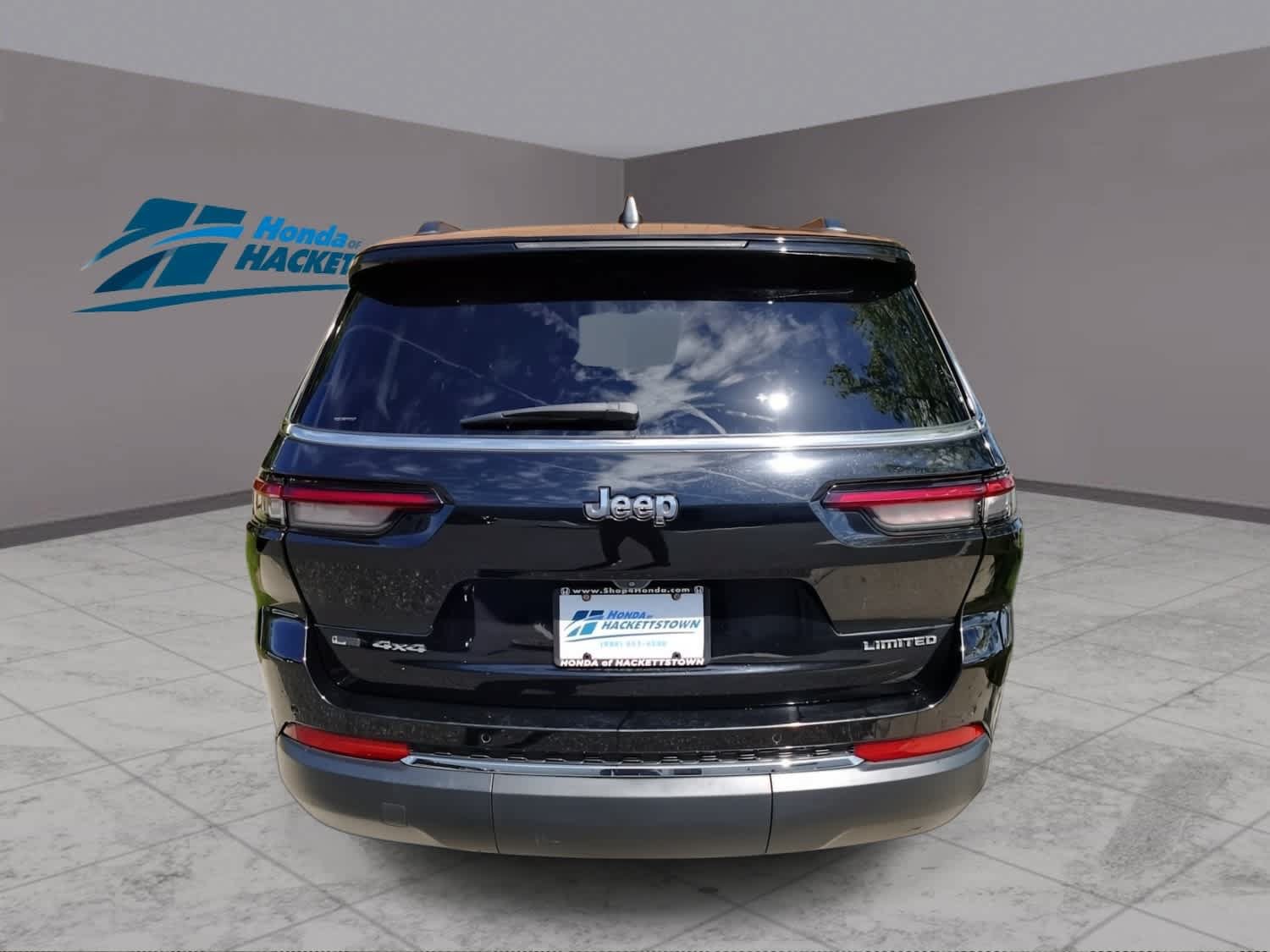Used 2022 Jeep Grand Cherokee L Limited AWD/4WD image 6