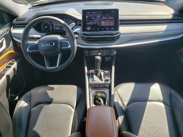 Used 2025 Jeep Compass Limited AWD/4WD image 16