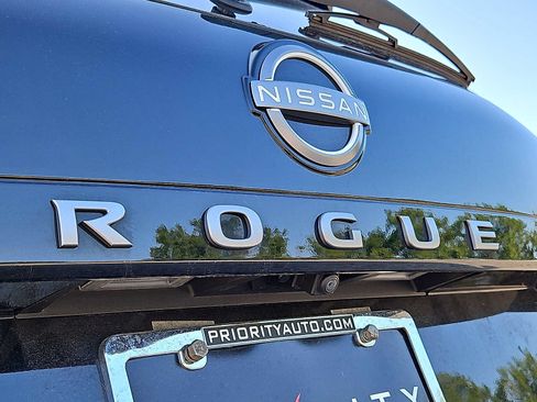 Used 2025 Nissan Rogue SV FWD image 33