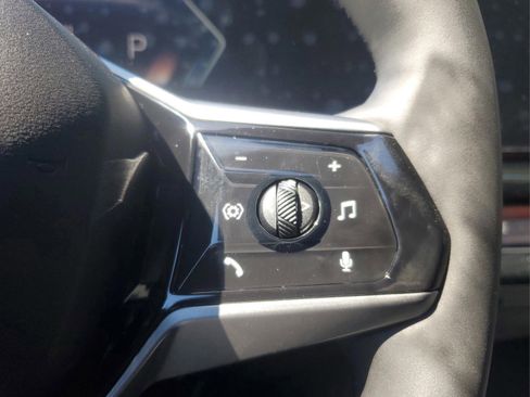 Used 2025 BMW i5 eDrive40i w/ Premium Package image 25