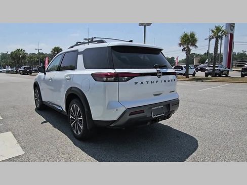 New 2026 Nissan Pathfinder Platinum FWD image 28