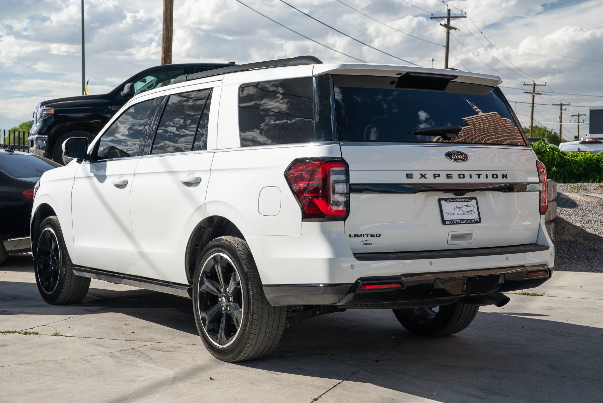 Used 2023 Ford Expedition Limited AWD/4WD image 5