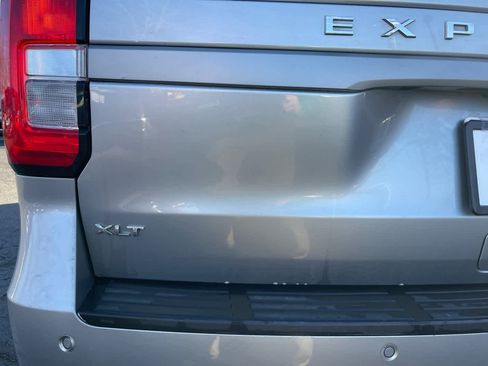 Used 2024 Ford Expedition XLT image 12